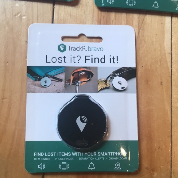 🌸  NEW TRACKR Bluetooth Tracker 2x Silver1 x Black - Picture 2 of 2